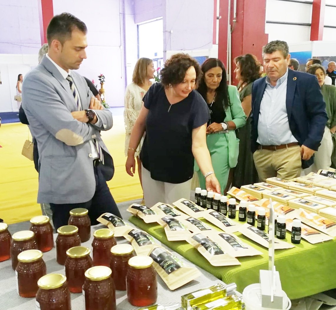 depulugo's tweet photo. Hoxe domingo en #Burela, ademais de degustar un prato de marmitako na #FeiradoBonito poderás mercar estes produtos ecolóxicos e artesanais de produtores locais en #Produart ▶️👇@amarina_turismo https://t.co/4WEQCDvO24