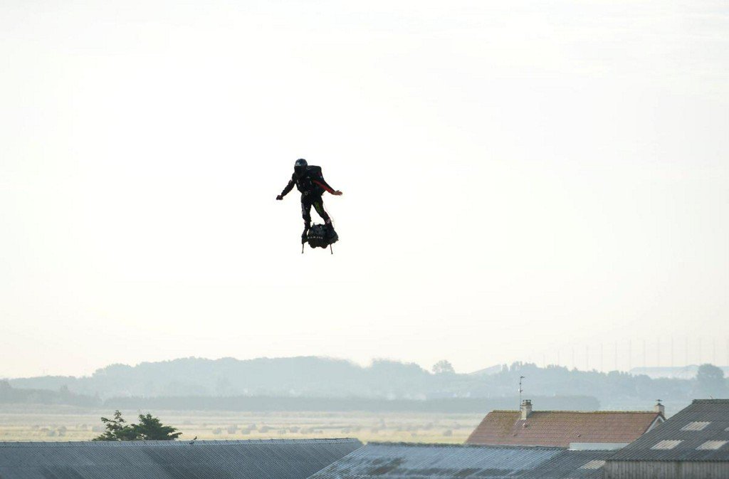 Reuters's tweet photo. Frenchman succeeds in bid to cross English Channel on a jet-powered hoverboard https://t.co/JGVCI04muT https://t.co/5J24bTMlhz
