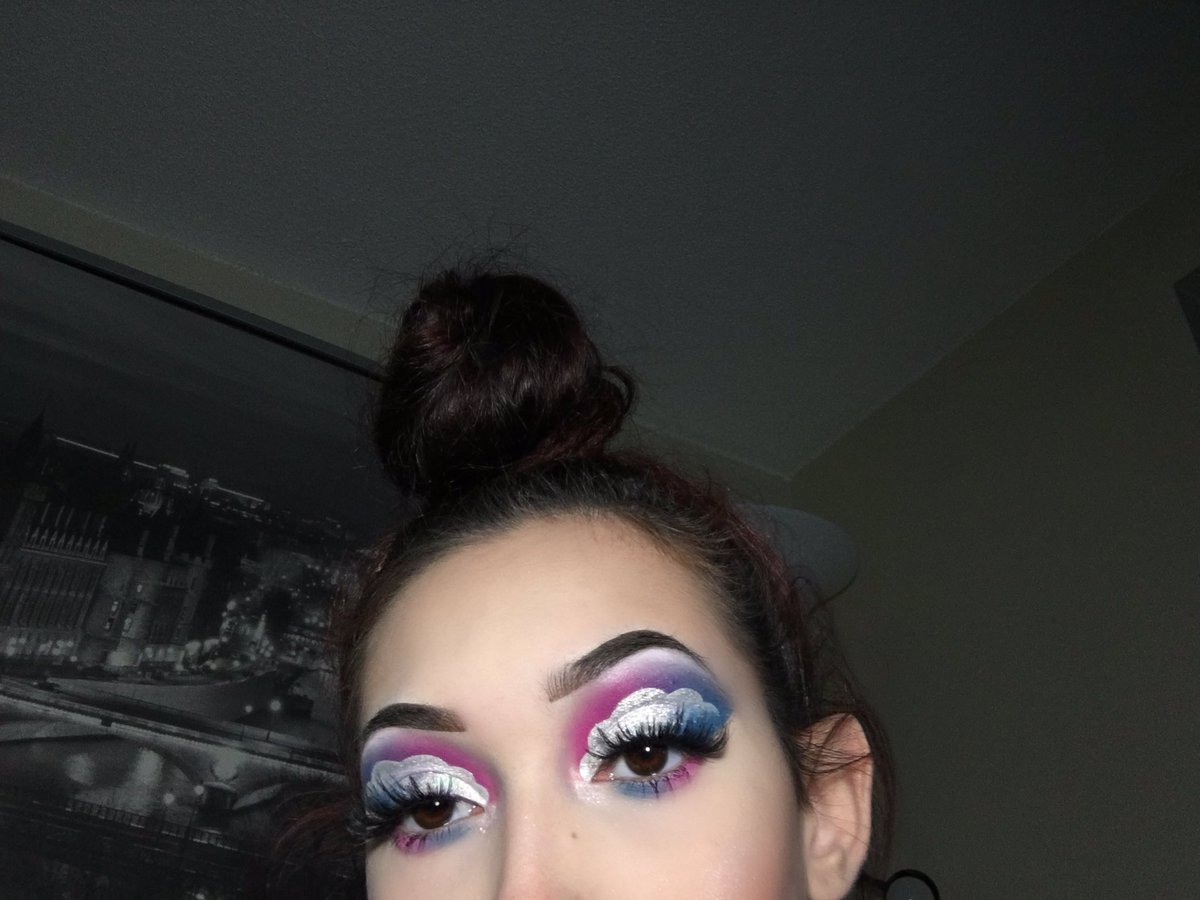 DedeBanksss's tweet photo. y’all like? follow my instagram @ iamdedebanks for more looks and tutorials 💗🎨 https://t.co/U9gQ8bXYR1