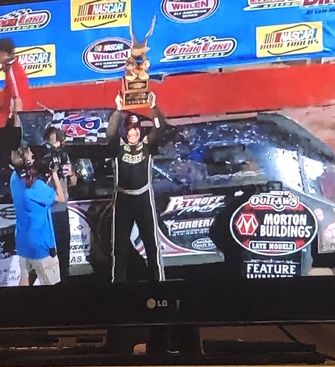 MelissaStout18's tweet photo. What a Race Congratulations @chrismadden44 🏁🏴‍☠️#teamzero #noweaklinks #Zerom #sweetbloomquist 👏👏👏👏👏 https://t.co/qp4d5wDfsR