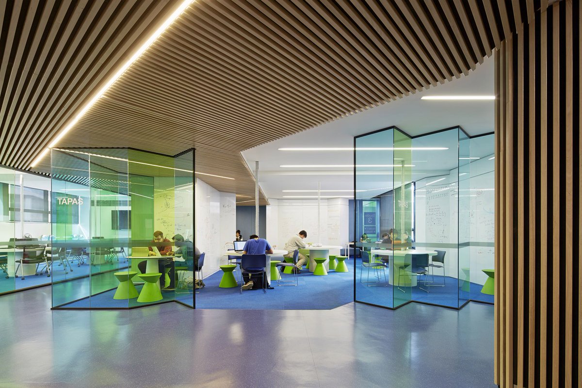 Monash_Science's tweet photo. Experience our Monash Physics and Astronomy labs, interactive learning studios, computing facilities and student lounge - Tour starts from 14 Rainforest Walk at 3:30pm
#ChooseMonashScience #MonashOpenDay https://t.co/9daLYO56YQ