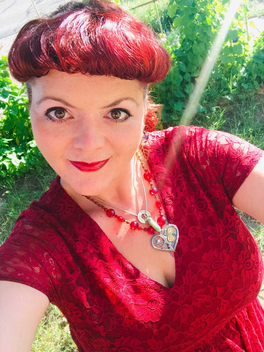 McAmberdawn's tweet photo. Sometimes I’m like maybe I should wear spanx, then I remember I’m great just the way the Goddess made me.
Here is my attempt at those fabulous pinup style bumper bangs, I promised.
I need a tailor. 😂😉
#pinuphairstyles #bumperbangs #bodypositive #modern #rockabella https://t.co/bGOhzPnn4q