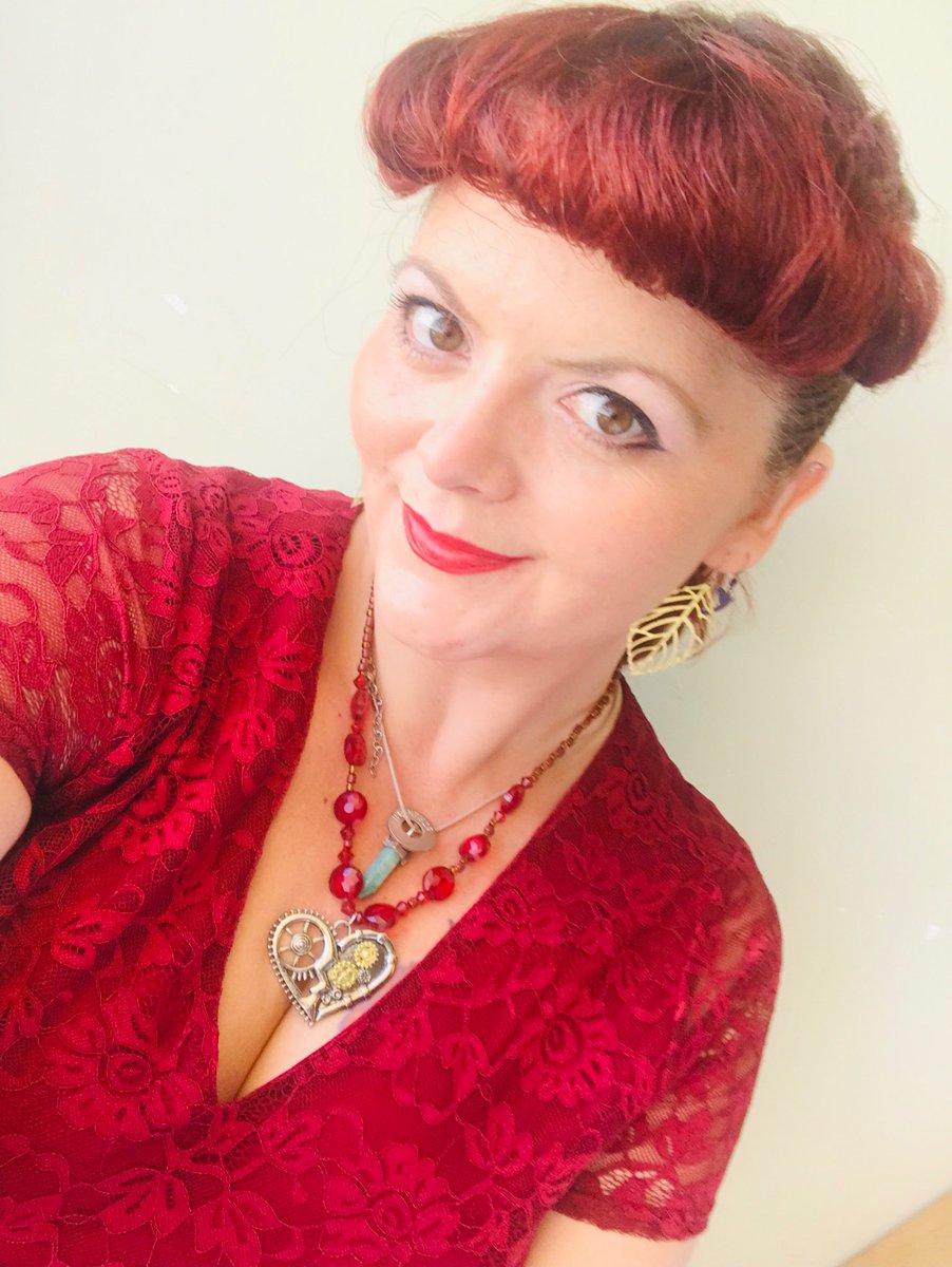 McAmberdawn's tweet photo. Sometimes I’m like maybe I should wear spanx, then I remember I’m great just the way the Goddess made me.
Here is my attempt at those fabulous pinup style bumper bangs, I promised.
I need a tailor. 😂😉
#pinuphairstyles #bumperbangs #bodypositive #modern #rockabella https://t.co/bGOhzPnn4q