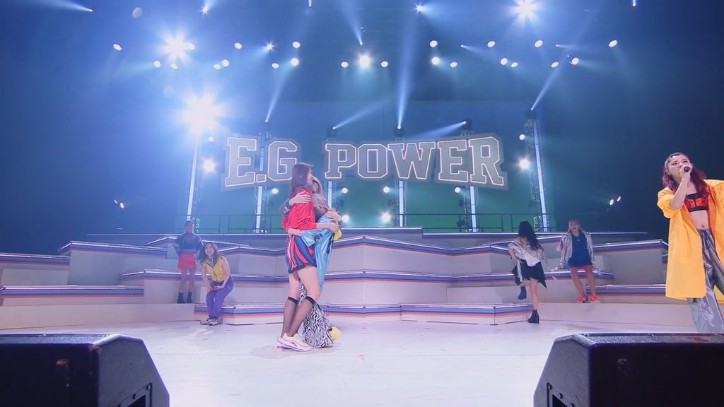 Farahkwon's tweet photo. yurino is me, maybe that how i am around tall people 🤣 #egpower https://t.co/VXVICCAkj9