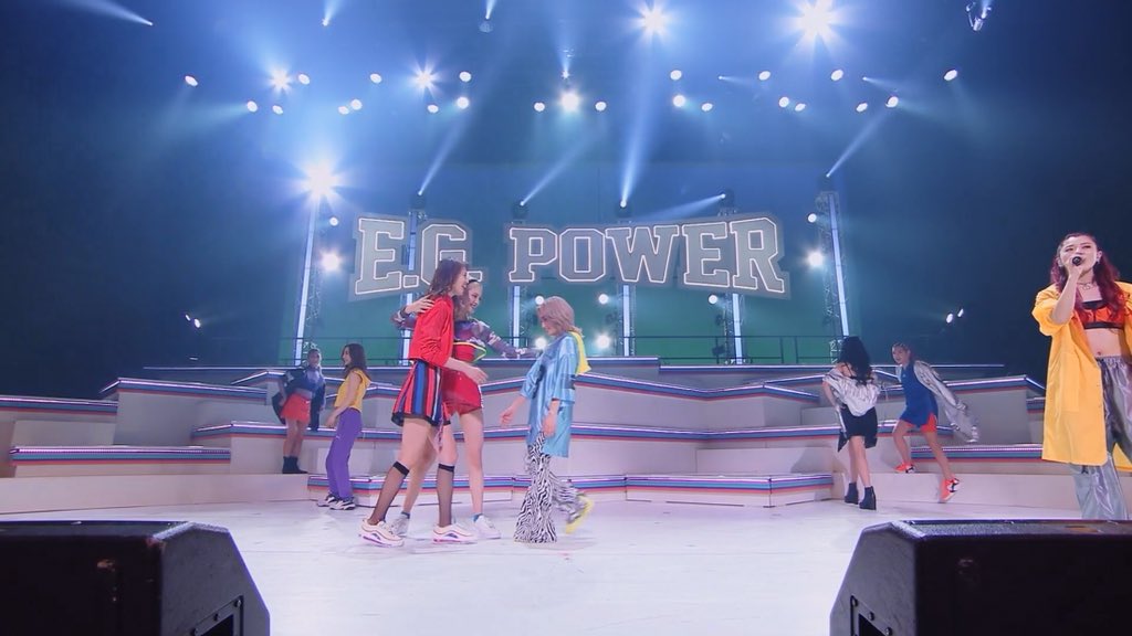 Farahkwon's tweet photo. yurino is me, maybe that how i am around tall people 🤣 #egpower https://t.co/VXVICCAkj9