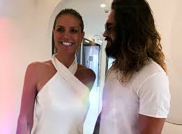 amichespose's tweet image. C'è chi rinnova le promesse dopo 50 anni - nozze d'oro -  chi dopo i 25 anni - nozze d'argento - e altri  dopo poco più di 5 mesi - nozze vip - ! Congratulazioni alla meravigliosa @HeidiKlum per le sue Nozze da favola. #nozzevip #heidiklum  #tendenzevip
bit.ly/2ZyzD86