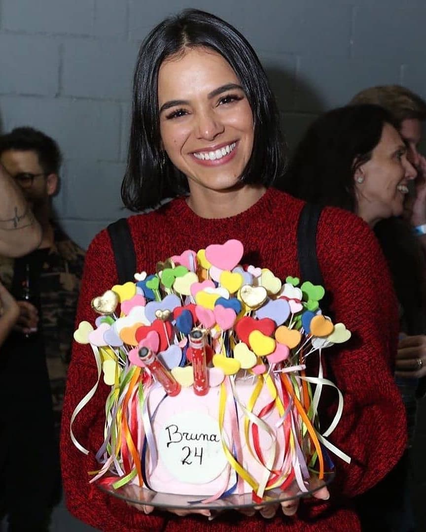 FCneymarbruna1's tweet photo. Happy Birthday ❤🎉🎈🎁

@BruMarquezine https://t.co/RGqjvFz0NN