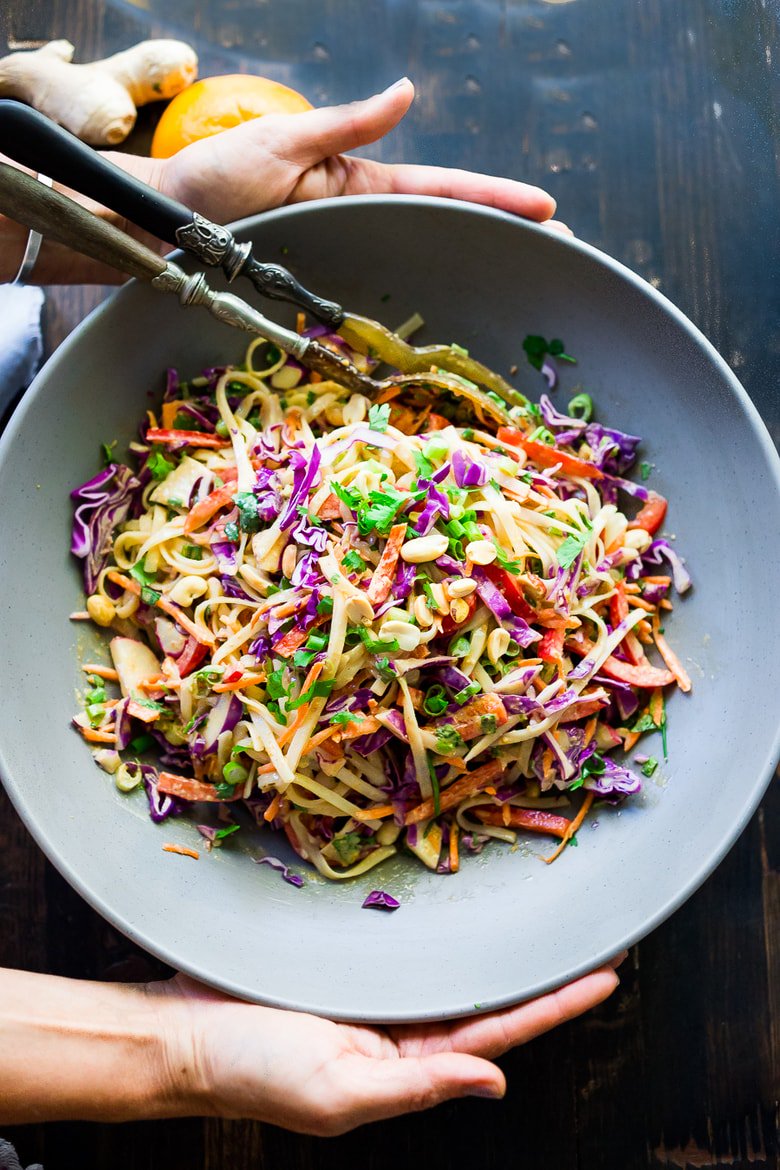 tandfallstates1's tweet photo. Thai Noodle Salad with Peanut Sauce. Here it’s made with rice noodles and a boatload of crunchy veggies- cabbage, carrots, bell pepper and radish, then tossed in the most flavorful, balanced peanut sauce ever!

Full recipe: https://t.co/vUlYIDEbwH https://t.co/KM8SthkGd8