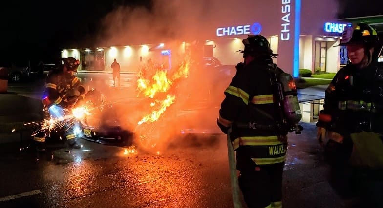 HackensackFDNJ's tweet photo. Members of the 2nd platoon operating at a car fire on 8/4/19 in front of 515 Essex Street. #hackensackfire https://t.co/jUWDBAogYM