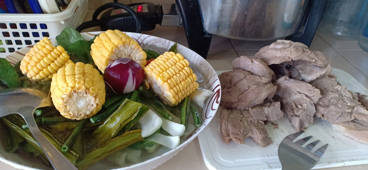Emanon882's tweet photo. Whos up for an early dinner later?
#alterchef https://t.co/mgfny67Rh9