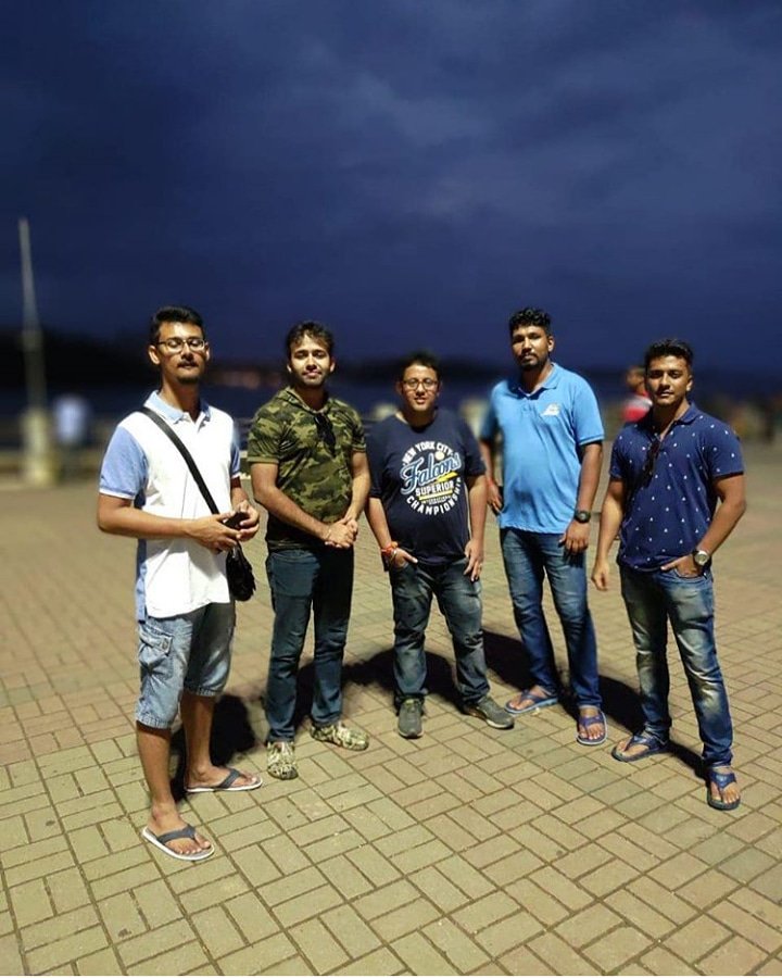 kar_samik's tweet photo. @JackJonesIndia Purani Sharaab Ki Tarah, Purani Dosti Ka Bhi Ajeeb Nasha Hai... Cheers to our 20years of friendship,, Tagging my childhood friends @soumadipmoitra #DontHoldBack #BrothersOfDenim #HappyFriendshipDay https://t.co/NTdchhIGTW
