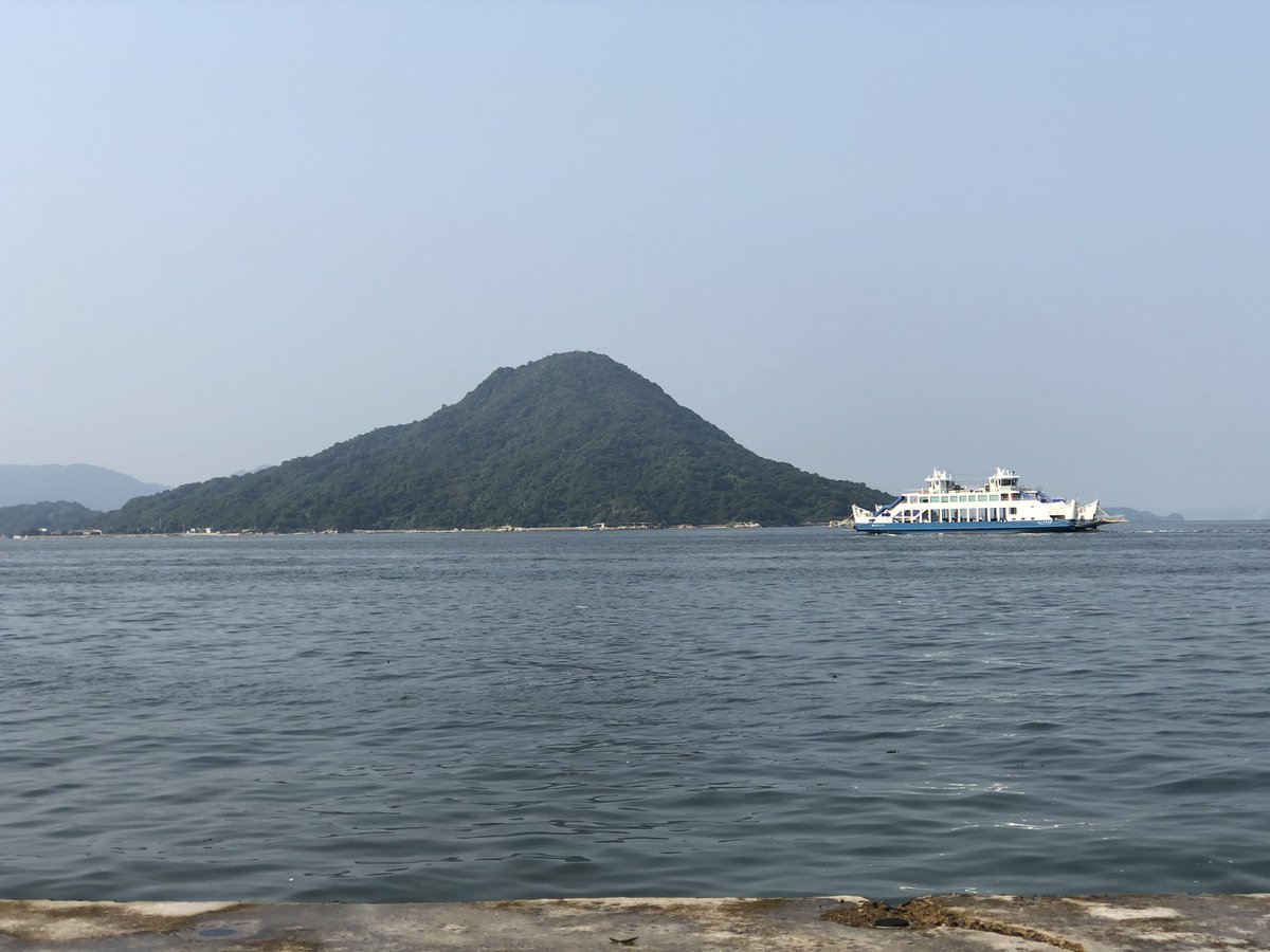 pika_hiroshima's tweet photo. 朝早くからのライドは涼しくて最高❗️
しかも海を眺めながらのコーラとか
贅沢な休日の過ごし方✨✨
#コーラライド #短パンサイクリスト #サンダルサイクリスト #surlystraggler #mysurly #ridehiroshima #morningride #ストラグラー #morningride #ridehiroshima https://t.co/c3K1Y8zyno
