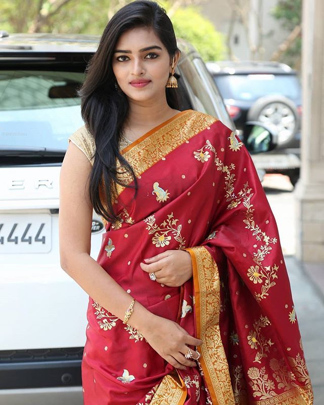 HotSaree's tweet photo. GM, Follow @thejivika 😍😍 .
.
.
#kolkatadiaries #beautylish #backlessdress #assamese #sareeblousedesigns #sareegermany #sareelover #sareesoverseas #sareescanada #designersarees #sareesnewyork #sareesusa #bridalsaree #beautyhacks #blousebatik #cute😍 #indianfashionblogger 
#del… https://t.co/LovLZwDDVp