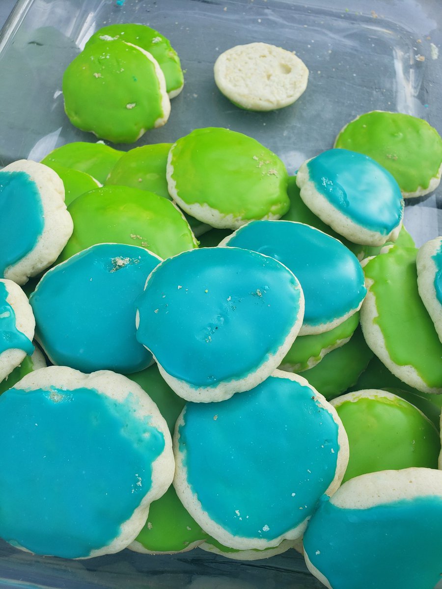 shadowgrapess's tweet image. Yay #CommunityDay 
Got 13 shinies. #RaltsCommunityDay