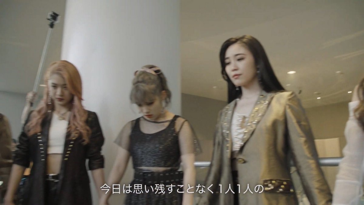 Farahkwon's tweet photo. i could swear my life, reina x miyuu are inseparable, they’re lowkey always together. look at the way reina looks at miyuu 😭🧡🧡🧡🧡 #egpower https://t.co/54YtExzDCe