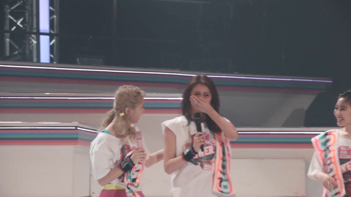 Farahkwon's tweet photo. haruo in her hometown, cries as the audience called out and chanted her name during encore,

seeing her cry, yuzu started crying as well
shizuka-sama: “you have nothing to do with this at all, yuzu” 🤣 #egpower https://t.co/Z0XUeNPC2M
