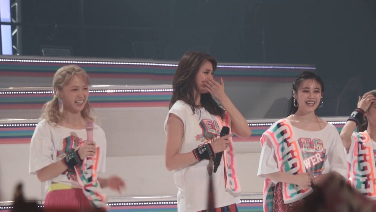 Farahkwon's tweet photo. haruo in her hometown, cries as the audience called out and chanted her name during encore,

seeing her cry, yuzu started crying as well
shizuka-sama: “you have nothing to do with this at all, yuzu” 🤣 #egpower https://t.co/Z0XUeNPC2M