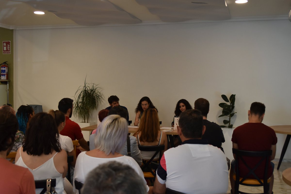 Editorialseleer's tweet photo. Buena acogida en la presentación y lanzamiento del libro "El mayor Don es ser consciente de la vida" escrito por nuestra autora Andrea Sáez https://t.co/szN9hmX4fZ