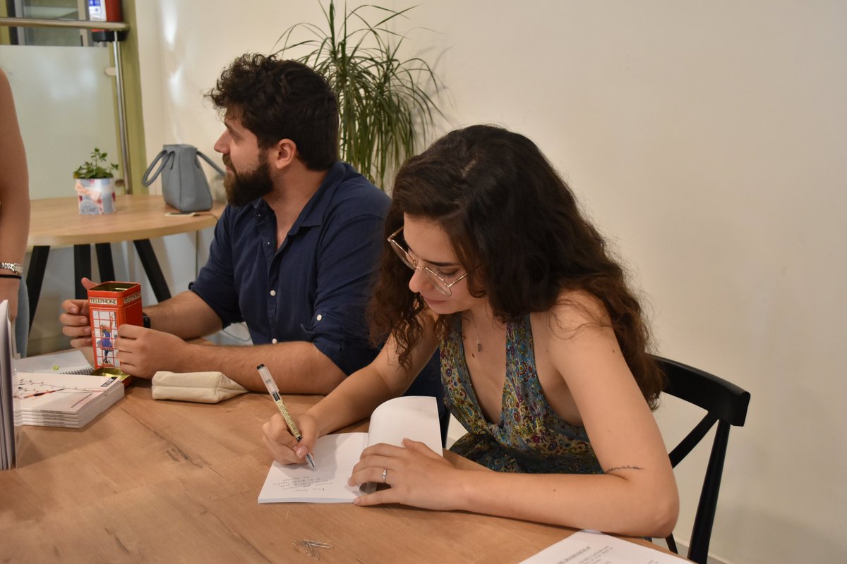Editorialseleer's tweet photo. Buena acogida en la presentación y lanzamiento del libro "El mayor Don es ser consciente de la vida" escrito por nuestra autora Andrea Sáez https://t.co/szN9hmX4fZ