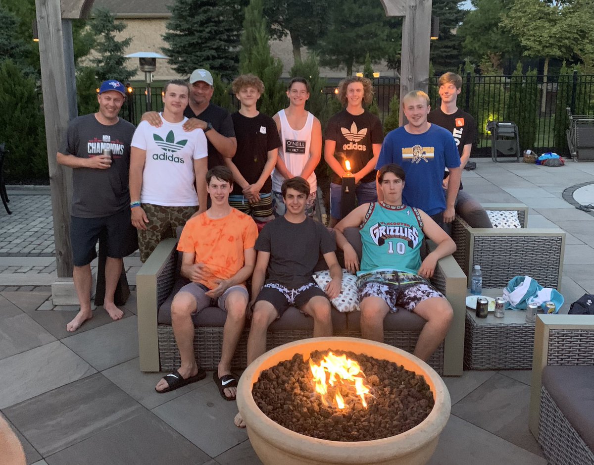 HawksBrantford's tweet photo. Amazing year end party with the U17 Hawks.  Looking forward to another season with players and parents!!! @BtfdCYOBoysBall @OBABBall https://t.co/4kA5cnNi9M