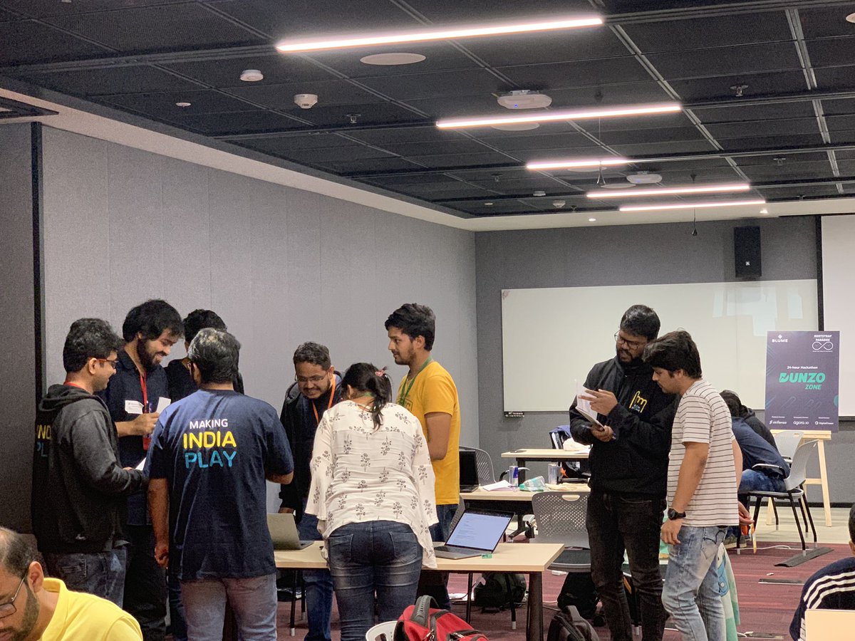 BlumeVentures's tweet photo. Judging is ON! #BootstrapParadox hackathon 
#outcodeyourself https://t.co/c4le7Wzivm
