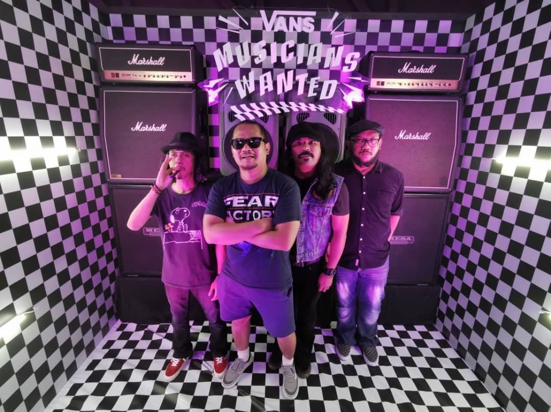 Kapow (@kapowmy) on Twitter photo Power teruk semua band2 yg perform smlm kt Vans Musicians Wanted. Good job <a href="/EndangHyder/">Endang Hyder</a> <a href="/ThyRegiment/">THY REGIMENT</a> <a href="/facultyofjoy/">FOJ</a> <a href="/hacktickmusic/">HACKTICK!</a> <a href="/sajemusik/">SendiketJongkongEmas</a>. Congratulations to the newly crowned winner of Vans Musicians Wanted 2019, <a href="/mafidzofficial/">Mafidz: Teleportasi</a> Power teruk semua band2 yg perform smlm kt Vans Musicians Wanted. Good job <a href="/EndangHyder/">Endang Hyder</a> <a href="/ThyRegiment/">THY REGIMENT</a> <a href="/facultyofjoy/">FOJ</a> <a href="/hacktickmusic/">HACKTICK!</a> <a href="/sajemusik/">SendiketJongkongEmas</a>. Congratulations to the newly crowned winner of Vans Musicians Wanted 2019, <a href="/mafidzofficial/">Mafidz: Teleportasi</a>