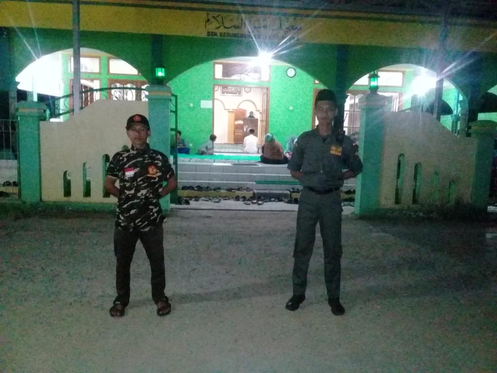 Pengajian dalam rangka Menjalin Ukhuwah Basyariah sebagai tindaklanjut dari pelaksanaan Diklatsar Banser Rayon Barat bersama Masyarakat Kedung Menjangan di Masjid Subulussalam Kedung Menjangan, Punung - Pacitan malam tadi. #KitaIniSama #AnsorMaju1Barisan