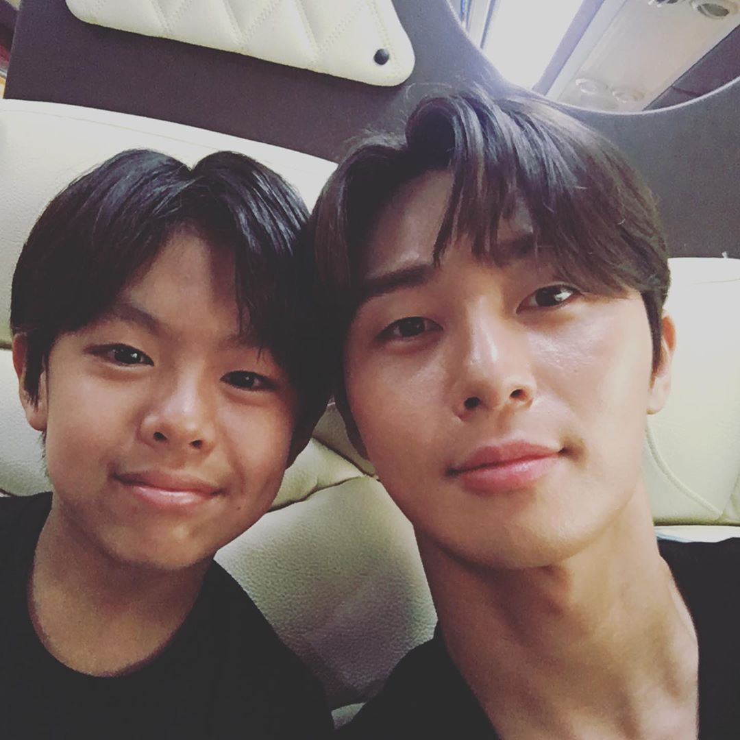 sojjuny88's tweet photo. 박서준 × 영화 사자 아역 인스타
앜ㅋㅋ 훈훈해 서준이도 이쁘고 지훈군도 귀엽고 https://t.co/WOqVKZsU8j