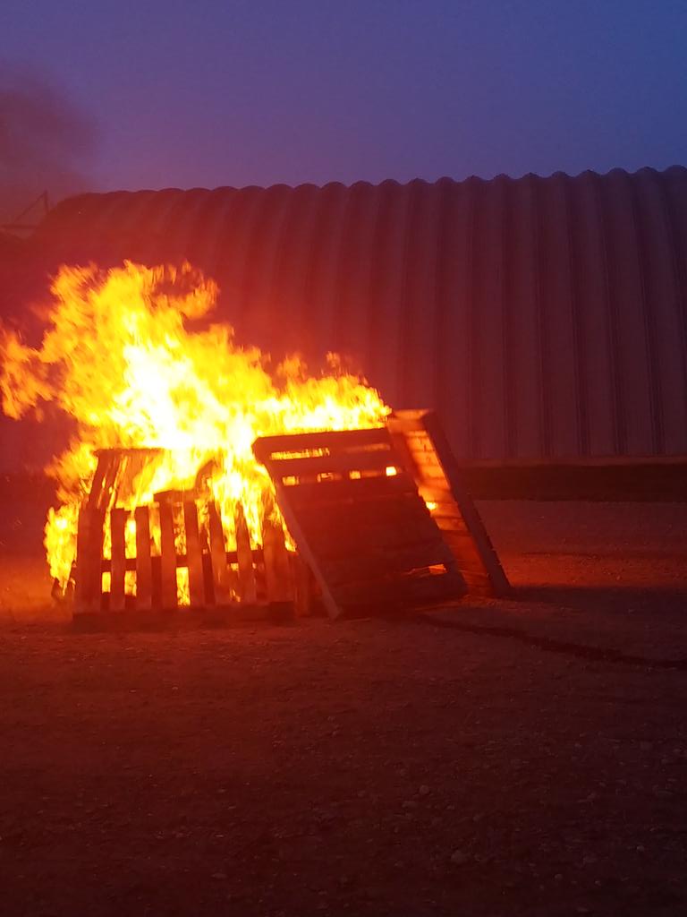 dieterschwarz's tweet photo. A good signal fire! #nonreturnable #singleuse https://t.co/eTVZWKTPKG