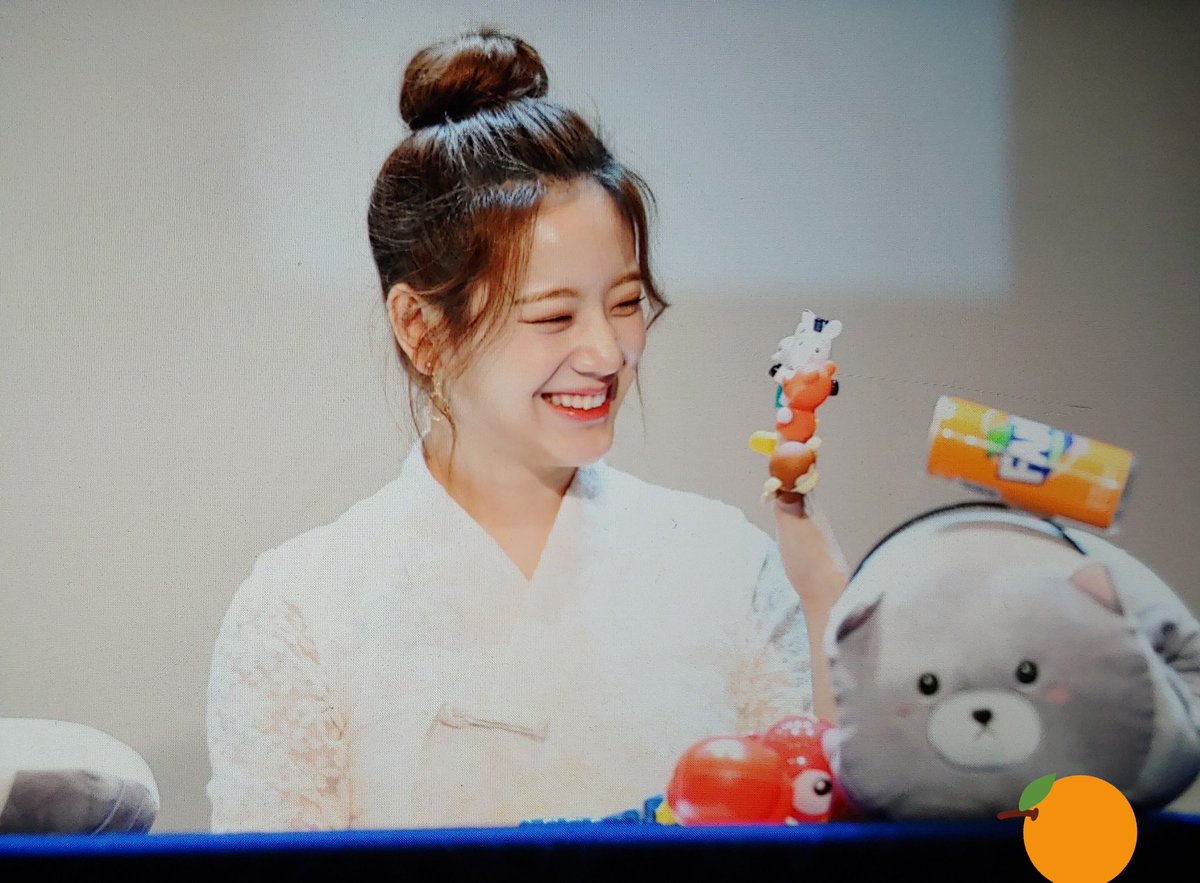 OrangeRoad8's tweet photo. 190804 규리 preview

🍊🍊🍊

#프로미스나인 #Fromis_9 #장규리 #규리
@realfromis_9 https://t.co/6gtdzSS7ky https://t.co/C6pwOzxbbN