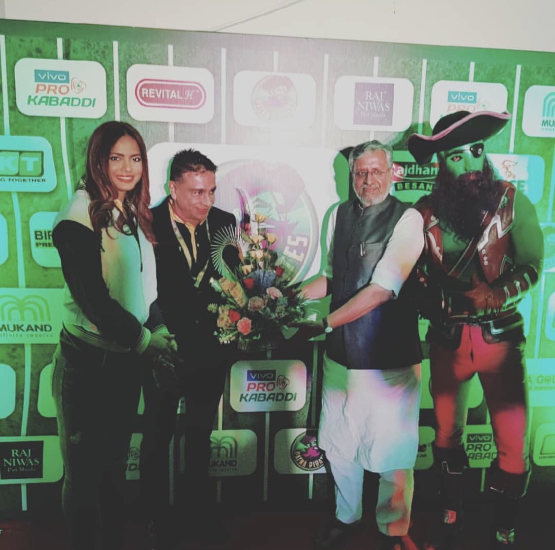 nituchandra's tweet photo. It was a pleasure to receive @SushilModi sir with @patnapirates owner @rajeshvshah sir at #Patliputrastadium #Patna yesterday for #vivo @prokabaddi session 7 #patnaleg 😊🙏 @starsportsindia Thank you to all the awesome Patna audience for all the support 😊🙏 https://t.co/KnSErMNc2o