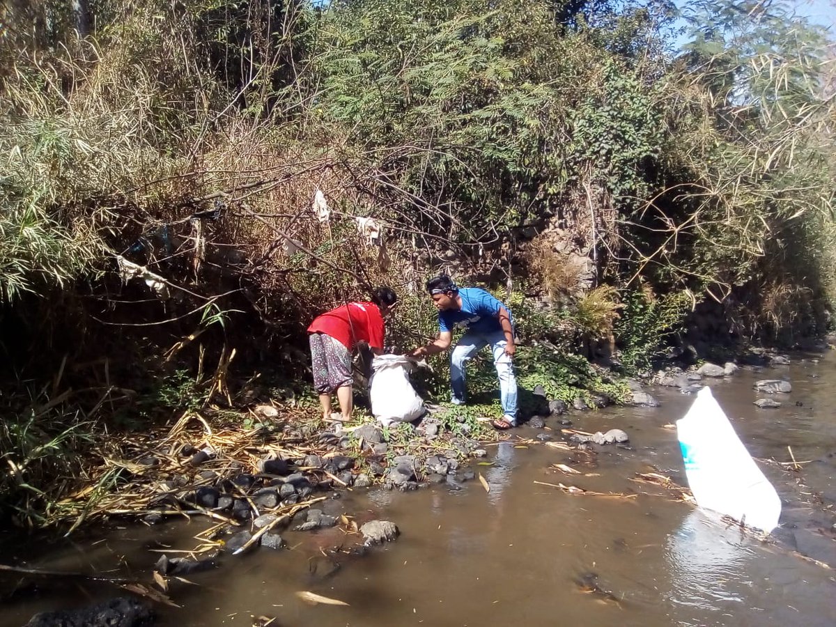 Dalam Kegiatan Open Lepen Baguna <a href="/PDI_Perjuangan/">PDI Perjuangan</a> <a href="/PDIPkabsemarang/">DPC PDIPerjuangan Kab. Semarang</a> Bersama relawan peduli sungai membersihkan sampah di sepanjang aliran sungai Bandarjo Ungaran. (4/8/19)
<a href="/derapjuang/">DERAP JUANG</a> 
#PDIPerjuangan
#KongresVPDIPerjuangan
#SolidBergerakUntukIndonesiaRaya