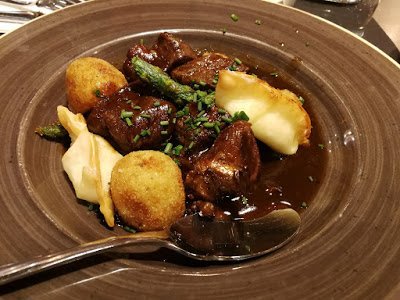 <a href="/TurismoVitoria/">Turismo Vitoria</a> <a href="/vitoriagasteiz/">Vitoria-Gasteiz!</a> <a href="/gasteizon/">Gasteiz On</a> Opción 1: #restaurante en #vitoriagasteiz. Buena #Gastronomia para #LaBlanca2019:  "Sukalki Taberna"  cocinadeemergencia.blogspot.com/2019/07/restau…