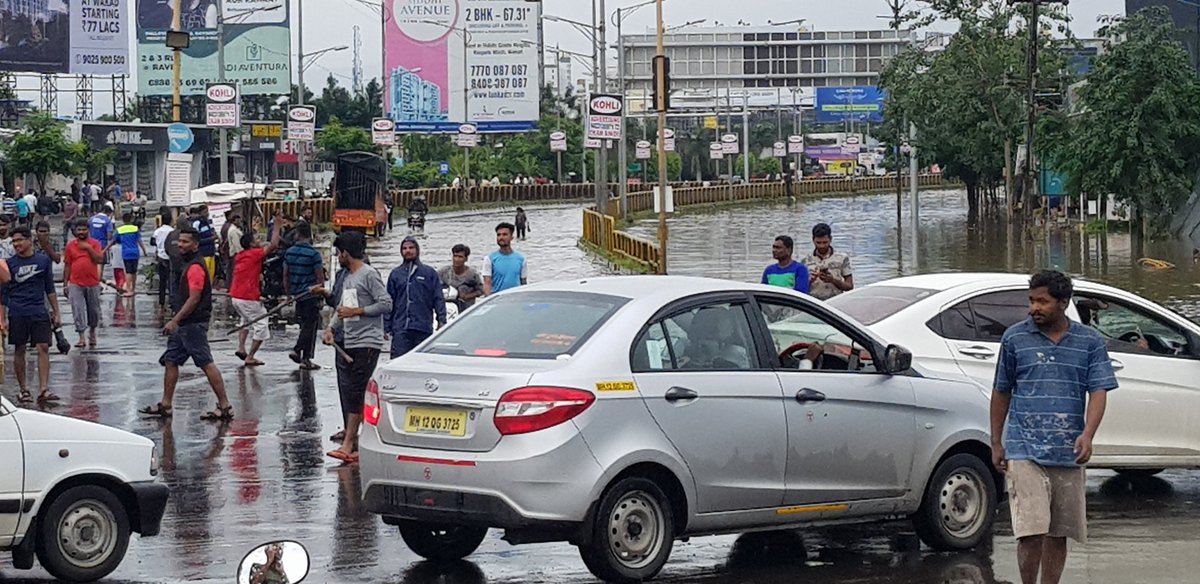 aadeezZ's tweet photo. Water logging in wakad
#PCMC  #punerains  #monsoon #mumbai #wakad #baner #Pune https://t.co/y5NsXVQ7v6