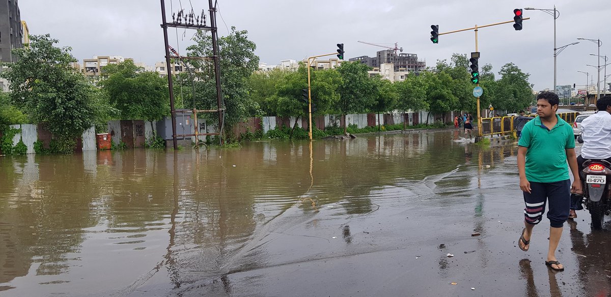 aadeezZ's tweet photo. Water logging in wakad
#PCMC  #punerains  #monsoon #mumbai #wakad #baner #Pune https://t.co/y5NsXVQ7v6