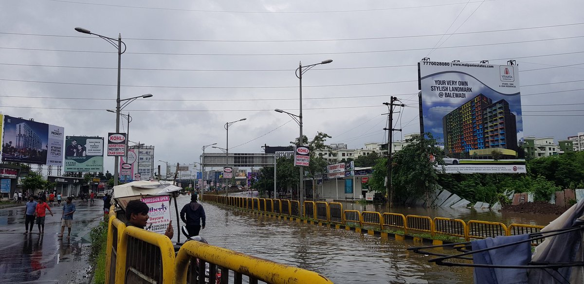 aadeezZ's tweet photo. Water logging in wakad
#PCMC  #punerains  #monsoon #mumbai #wakad #baner #Pune https://t.co/y5NsXVQ7v6