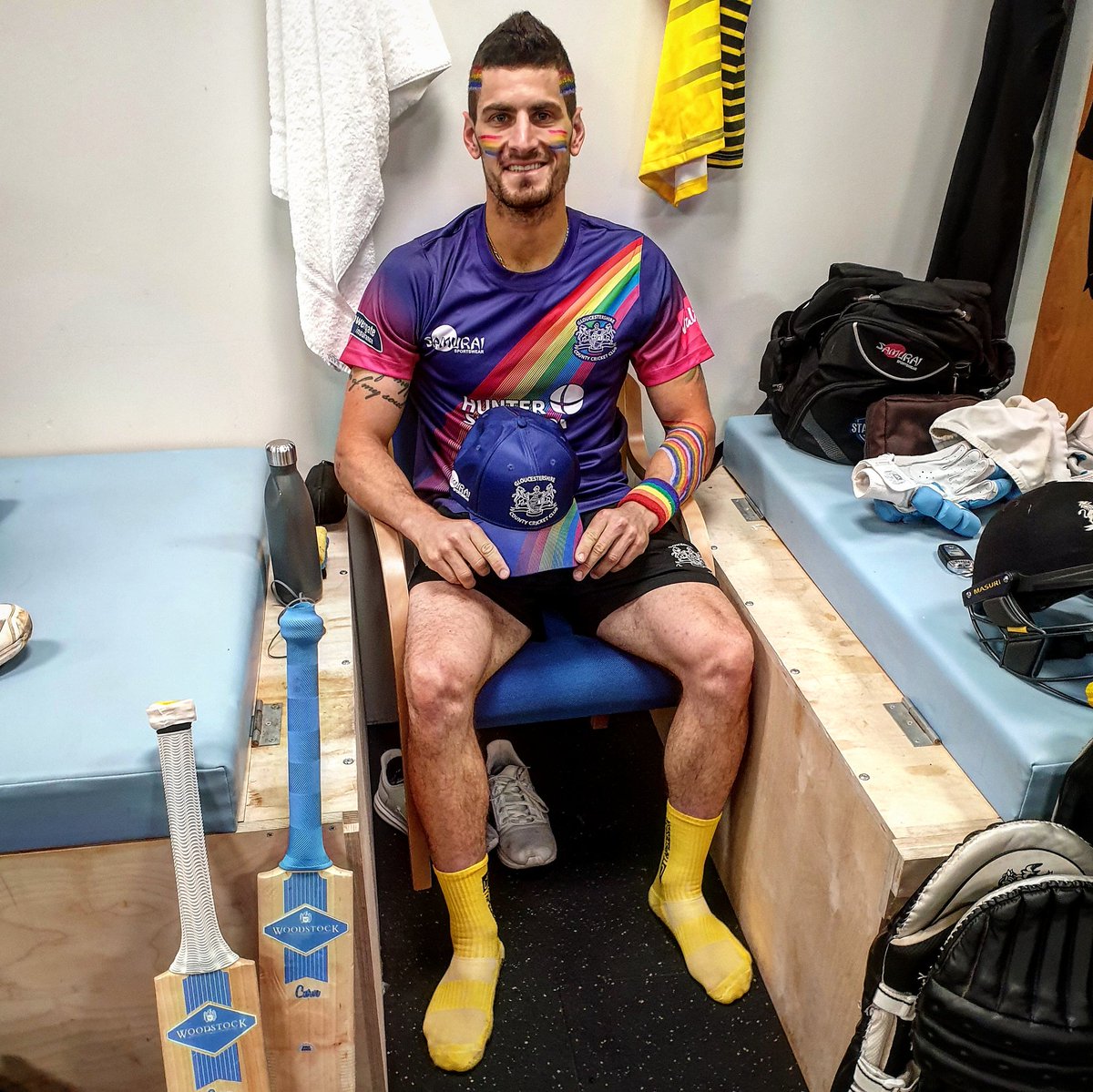 bennytweets_'s tweet photo. Ready to go 🌈❤ @Gloscricket @VitalityBlast https://t.co/nK9lUlLTrj