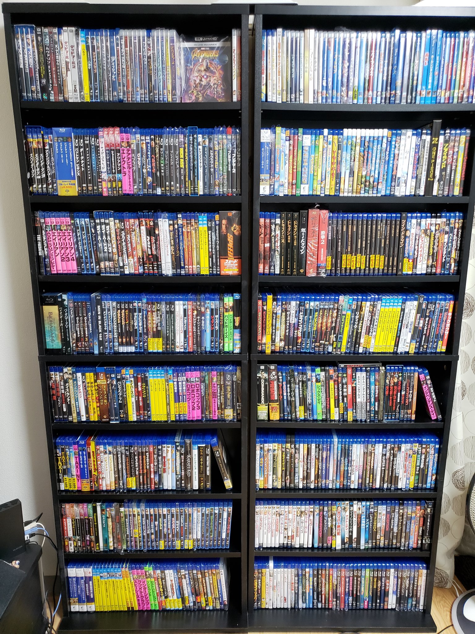 DVDとBlu-rayと本棚 優し