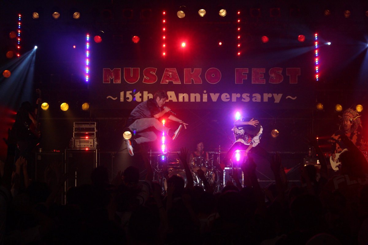KEIGO_official's tweet photo. MUSAKO FEST
東京工学院専門学校学生スタッフの皆さん、バンド、一緒にLIVE創ったみんなありがとうございました!
暑く、アツく、楽しめたね!
12月からの2マンツアーで待ってるよ!
#MUSAKOFEST
#MIAMIPARTY
#Thefloor
#東京工学院専門学校
#FLOW https://t.co/qc3gyqVVCs