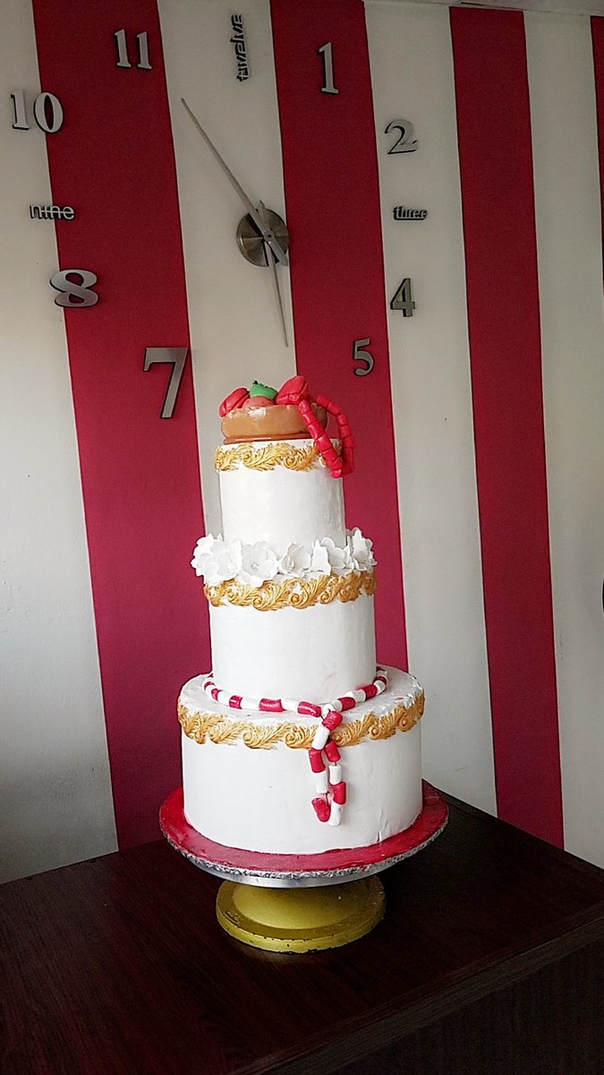 Best believe we'd make your Traditional wedding cake glamorous  #traditionalweddingcake