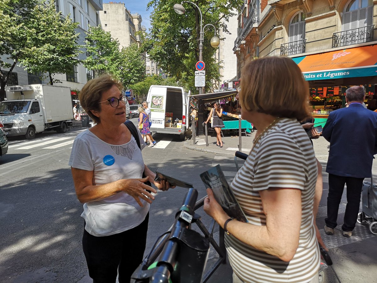 LaREMParis15's tweet photo. 🔵☀️🔴 [#Paris] Marcheurs de @LaREMParis15 et #JAM @JeunesMacron75 sur le marché de la #Convention #Paris15 ce dimanche matin estival pour évoquer avec les habitants et les visiteurs ces 2 années d'action qui ont changé le quotidien des Français. #2ansEM #2ansdaction @Fanta_B https://t.co/f9b0OrqnSU