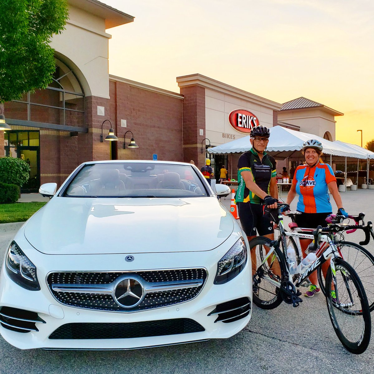 It's time!!!! Its such a beautiful morning for a bike ride! Come join us, spots still available!!! 
🌻🚴‍♀️🚴‍♂️🌹#s2r #sunflowerstoroses #canceraction #live2ride