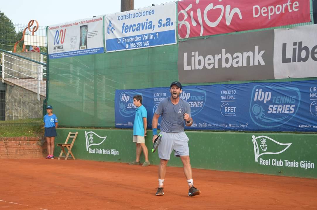 pablomosquera_'s tweet photo. Hoy a las 19:00 horas en el @ClubTenisGijon se disputará la gran final del 56° Torneo Dionisio #Nespral. Pelearán por el 🏆 Jordi Muñoz y Sergio Gutiérrez. @IBPTenis https://t.co/ahdB0mjzud