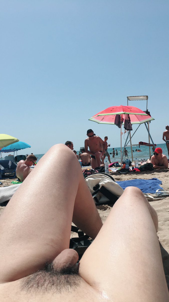 nbbbbbbvbmbn's tweet photo. go t the nude beach https://t.co/vFlbBo051P