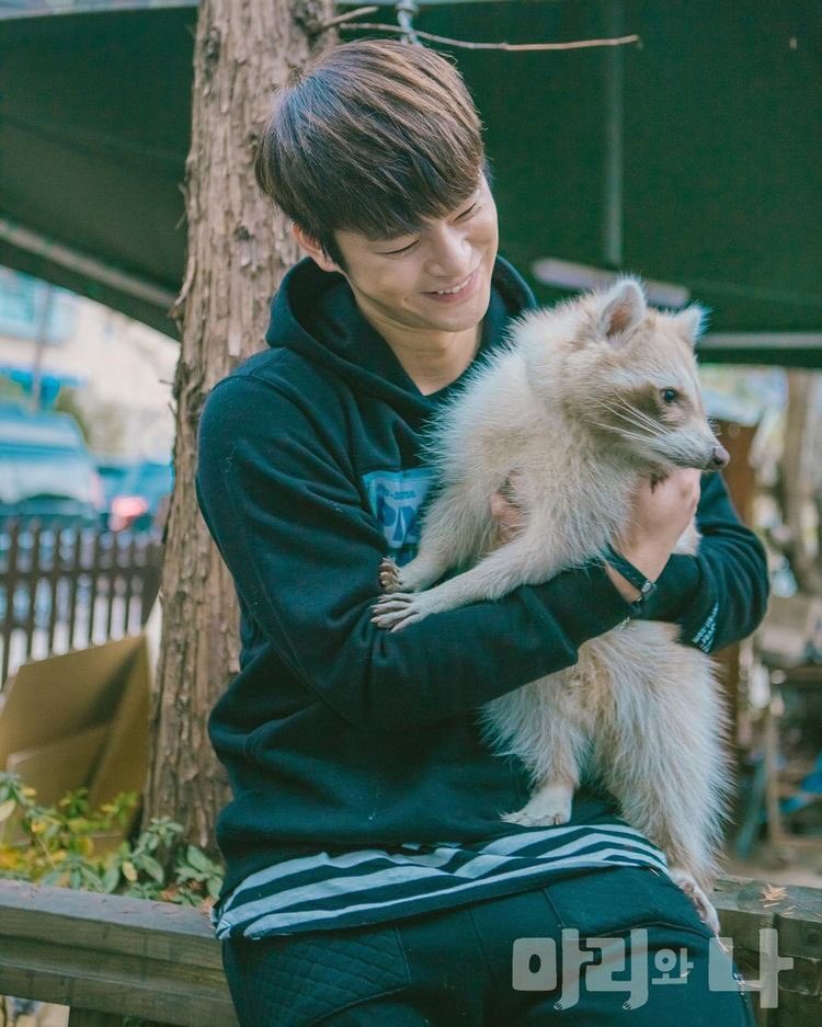 deli_ajumma's tweet photo. #seoinguk #mariandI he he rakun mu daha sevimli In Guk mu ? https://t.co/0XbU2jWDKQ