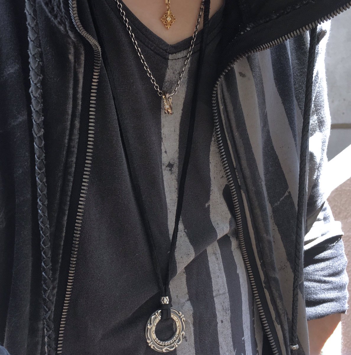 DEALDESIGN925's tweet photo. 【#2019ms #new #pendant 】
LAYERED FLAME : CIRCLE ¥16,000+tax
#dealdesign #silver925 #silveraccessory #accessory #silveraccessoryshop #ms #collection #circle #leather #ladies #mens #unisex 

https://t.co/iljnOfUMHu https://t.co/RV6NOu8ShZ