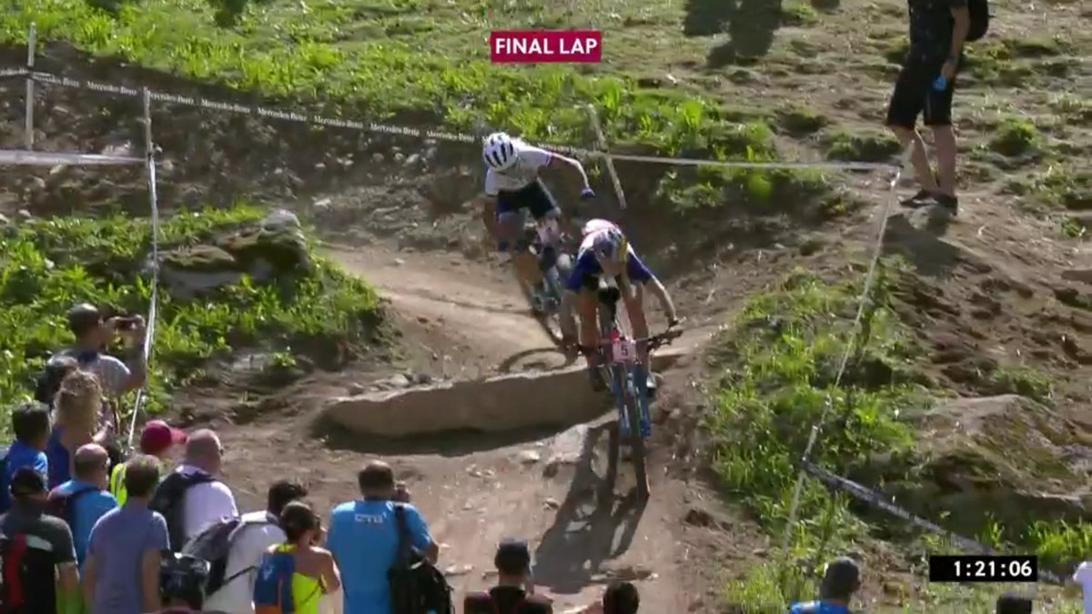 sportsF3CA's tweet photo. #MBWorldCup #UCI_MTB Pauline @FERRANDPREVOT s'impose au sprint, en force, lors de l'épreuve de #ValDiSole !!! Elle devance la Suissesse @jolandaneff
📷: #RedBullTV
@France3CA https://t.co/PzFo7e1YTy