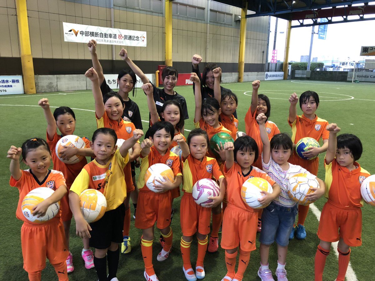 エスパルスサッカースクール公式 テレビ静岡 ガールズパーティー の企画で スクール女性コーチが今話題のeスポーツに挑戦してきました アスレジーナeスポーツ部の皆さんとサッカーゲームで対戦 ガールズクラスのみんなの声援を胸に頑張りました 8