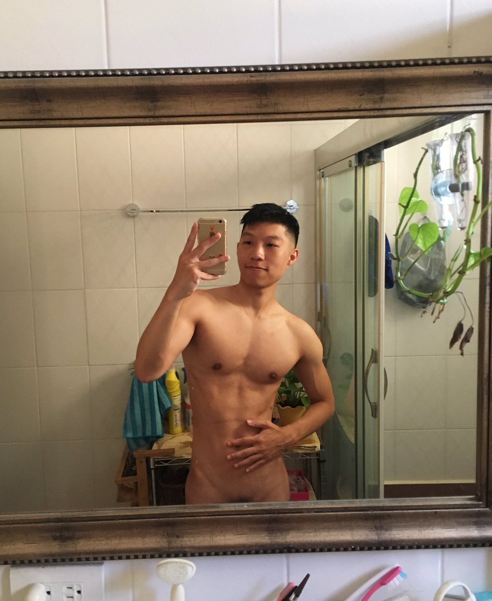 Ed_Huang_'s tweet photo. 趁下午光線好沒事做給大家看看我家浴室～
.
有一種論點，內容是說自己喜歡什麼型的對象，就會努力把自己打造成那樣子
.
我真的很喜歡精實感的男孩<3 https://t.co/eU0dFt251Y