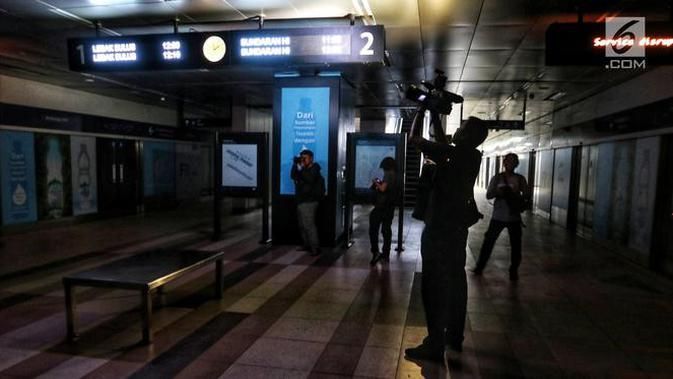 Yahoo_ID's tweet photo. 'Jakarta Blackout', Mati Lampu di Ibu Kota Disorot Media Asing https://t.co/iV556JVIFB

Cari berita lain? Silahkan klik disini https://t.co/etgqSfoIwQ https://t.co/XcLC2S5JsX